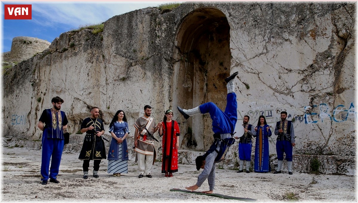 Urartuların kalesinde Urartu konulu oyun sahnelendi