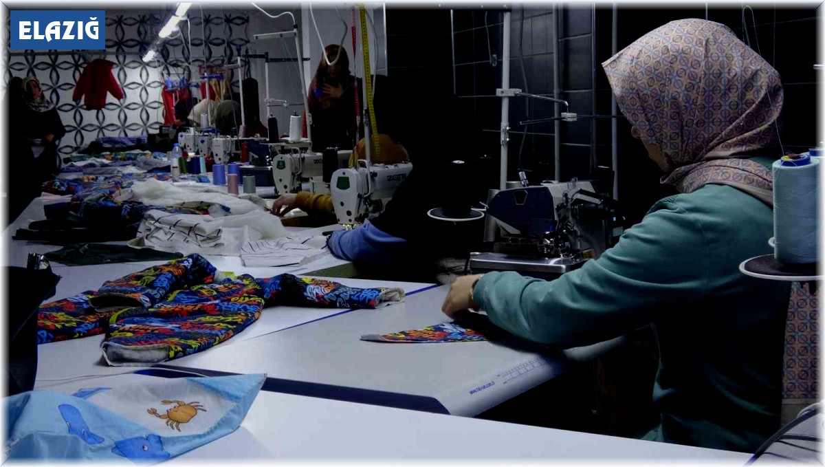 Usta öğretici kadınlar depremzedeler için canla başla için çalışıyor