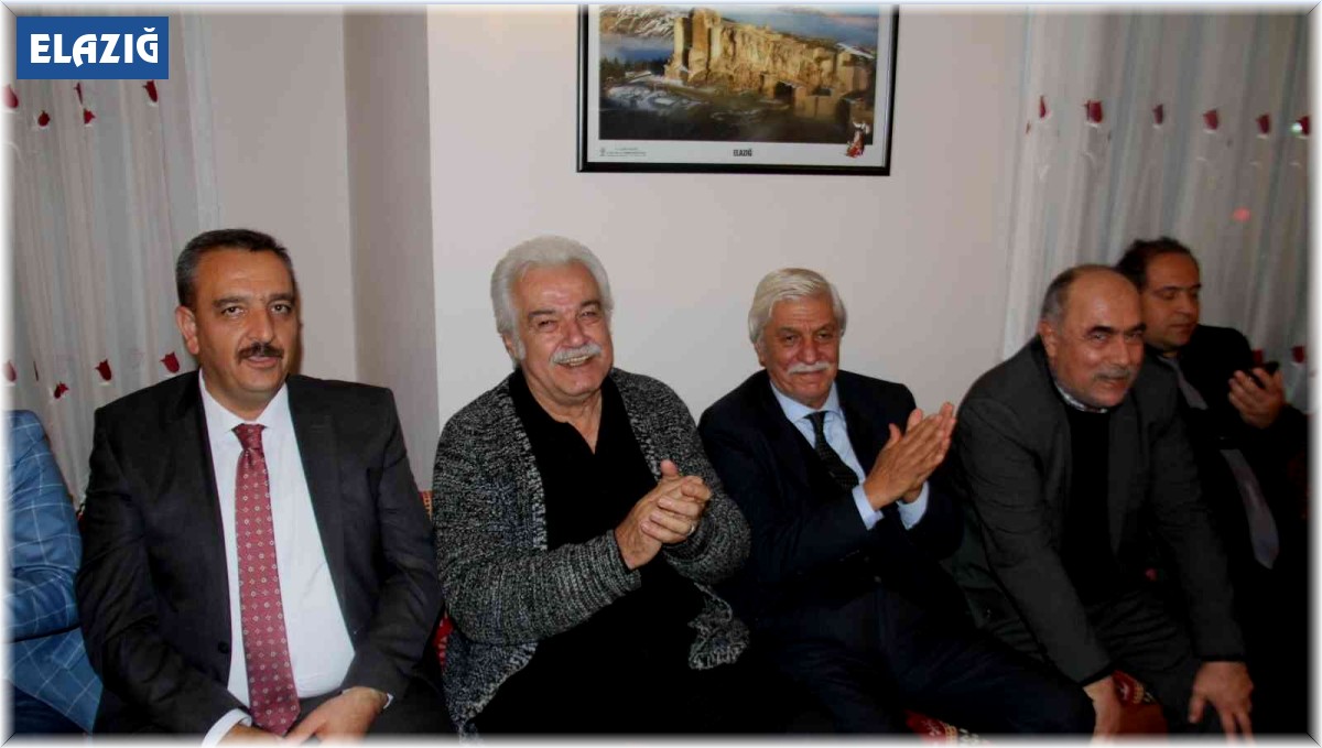 Usta sanatçı Serdar Gökhan, Elazığ kürsübaşı etkinliğinde doyasıya eğlendi