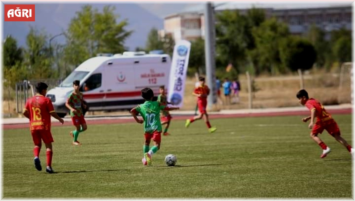 UYAFA Ağrı Dağı Cup Futbol Turnuvası'nın şampiyonu Diyarbakır oldu