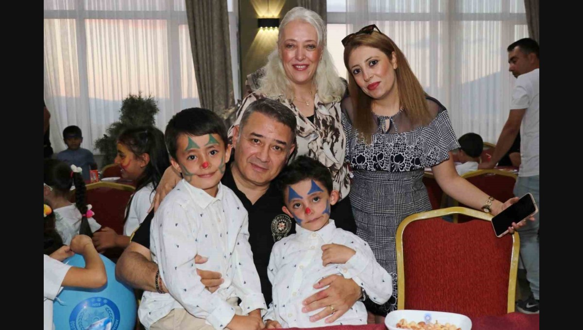 Uyum programına başlayan öğrencilere, polis evinde motivasyon programı