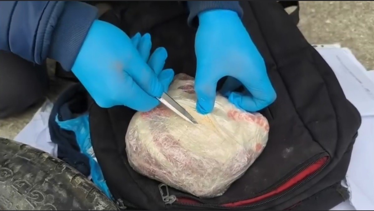 Uyuşturucu tacirlerine geçit yok! Erzincan'da 1 kilo 51 gram kokain ele geçirildi