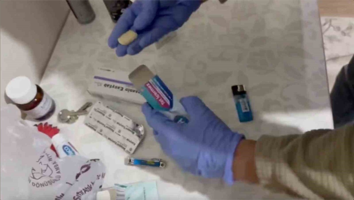 Uyuşturucuları, ilaç kapları ile çamaşır makinesindeki çoraplara zulalamışlar