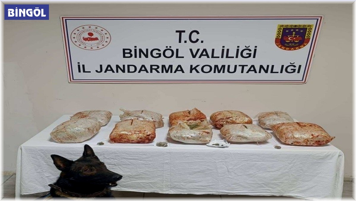 Uyuşturucuları salça kovası ve patates çuvallarına gizlemişler