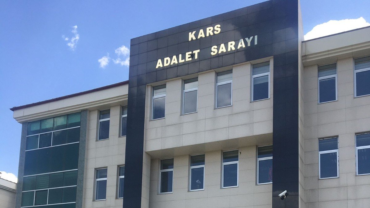 Uyuşturucuyu köpeğin tasmasına sakladılar