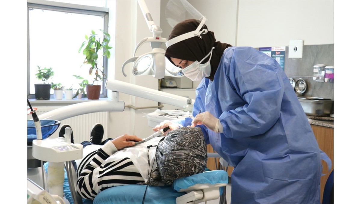 Uzak şehirlere gitmeye gerek kalmayacak: Patnos'ta implant tedavisi başladı