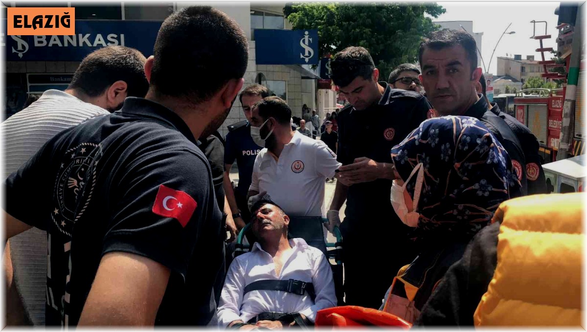 Üzerine benzin döküp kendini yakmaya kalkıştı, ekipler ikna etti