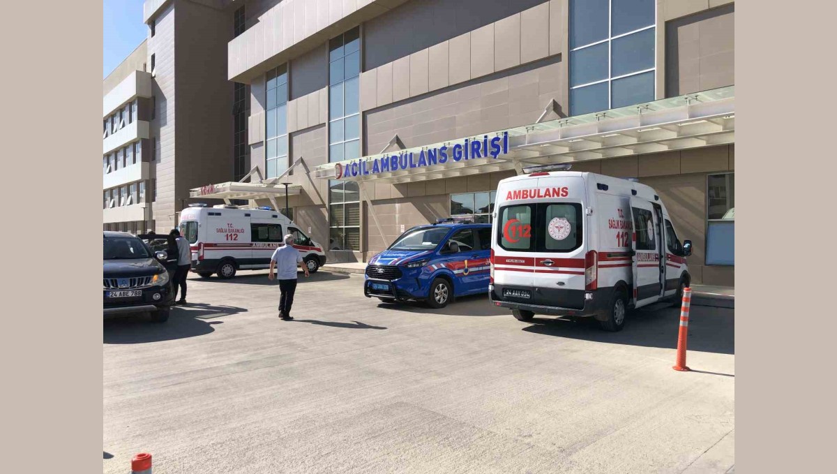 Üzerlerine taş düşen 2 işçi yaralandı