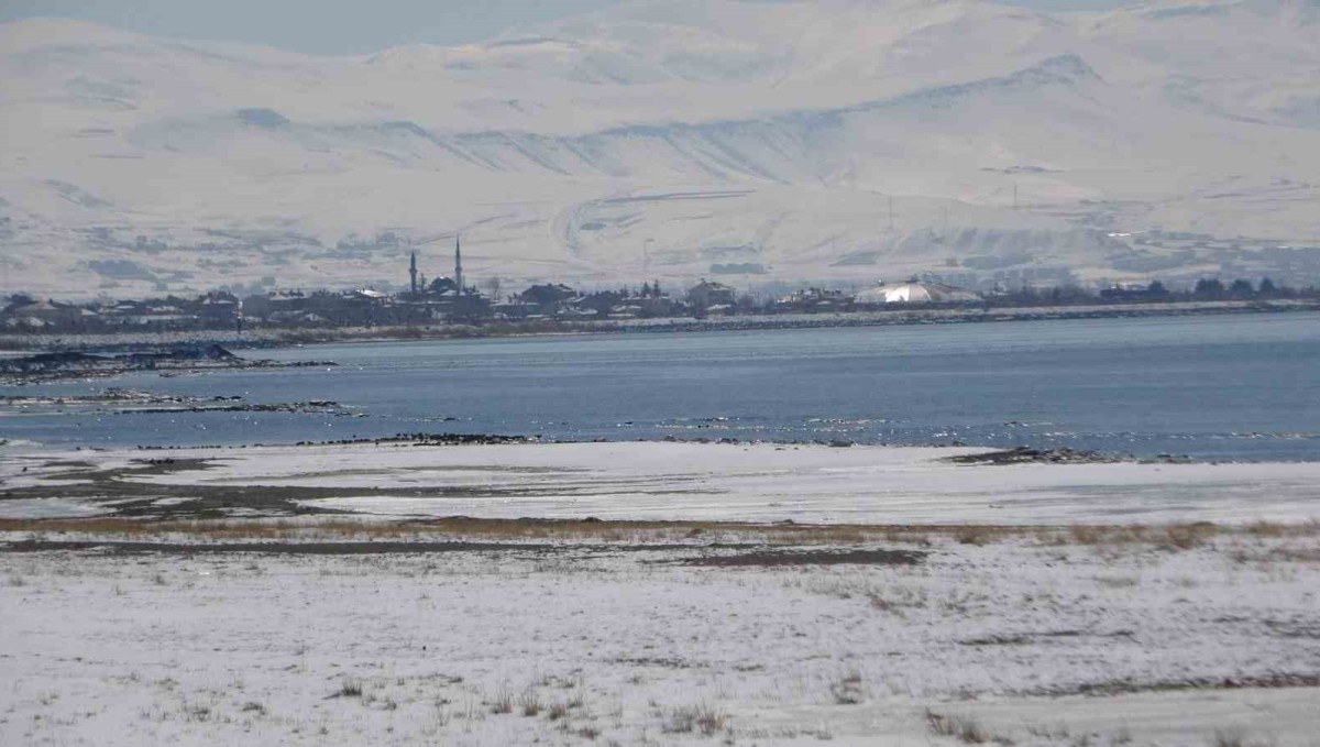 Uzmanlardan Van Gölü Havzası için uyarı: Kar yağışı aldatmasın