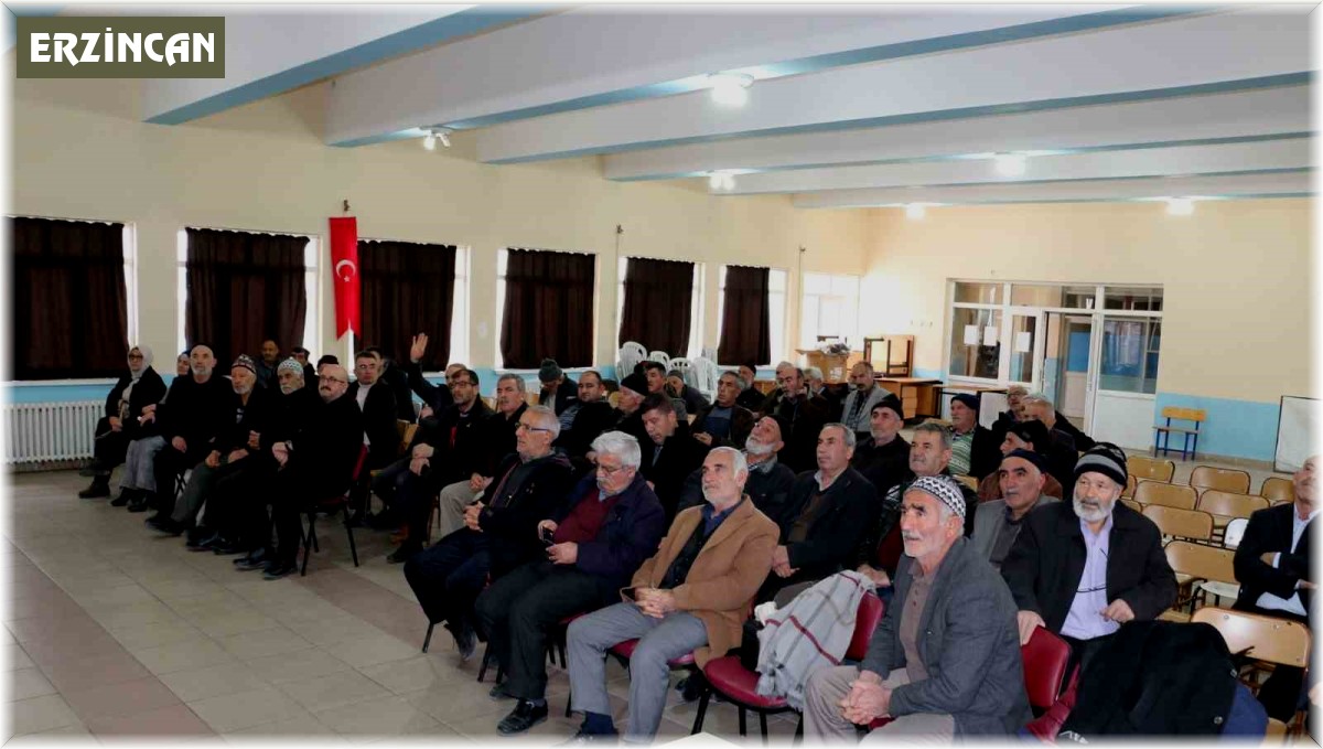 Üzümlü'de çiftçilere üzüm bağlarında görülen hastalık ve zararlılarla ilgili eğitim verildi