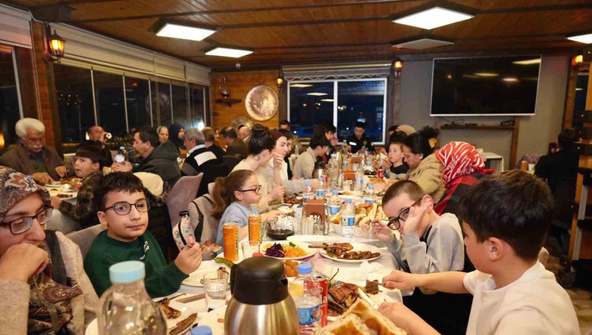 Üzümlü Kaymakamı Karadağ şehit ve gazi aileleriyle iftarda buluştu