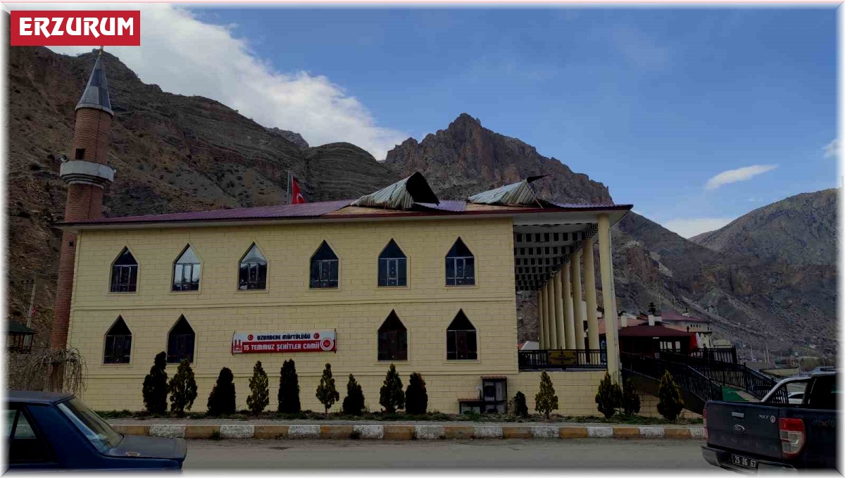 Uzundere'de fırtına etkili oldu