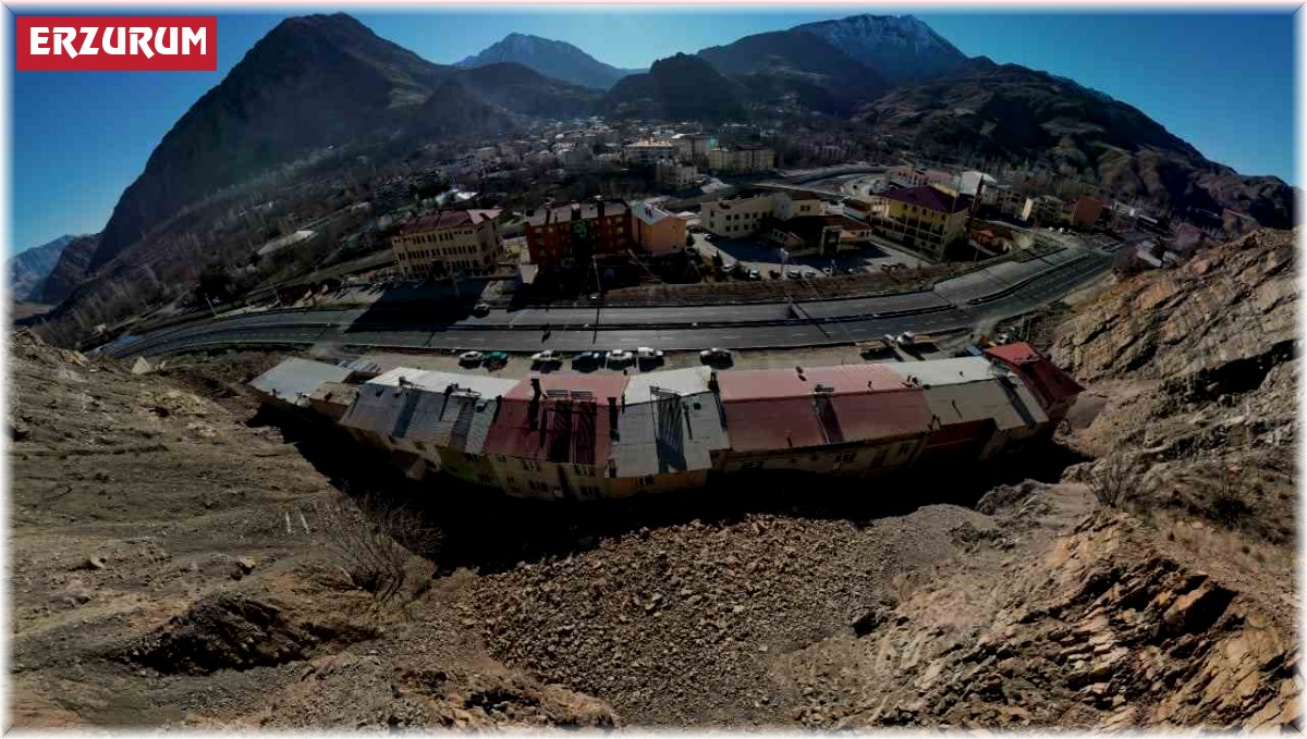 Uzundere'de göçük: Onlarca ev ve iş yeri zarar gördü