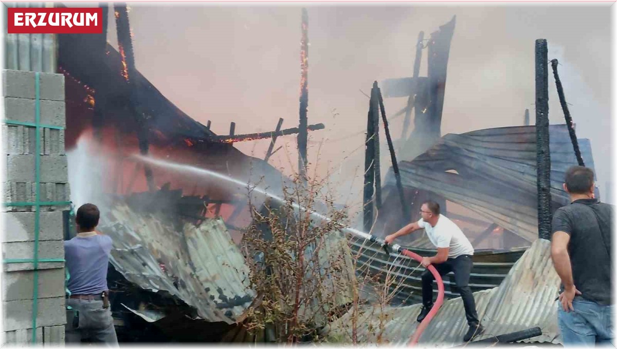 Uzundere'de korkutan yangın