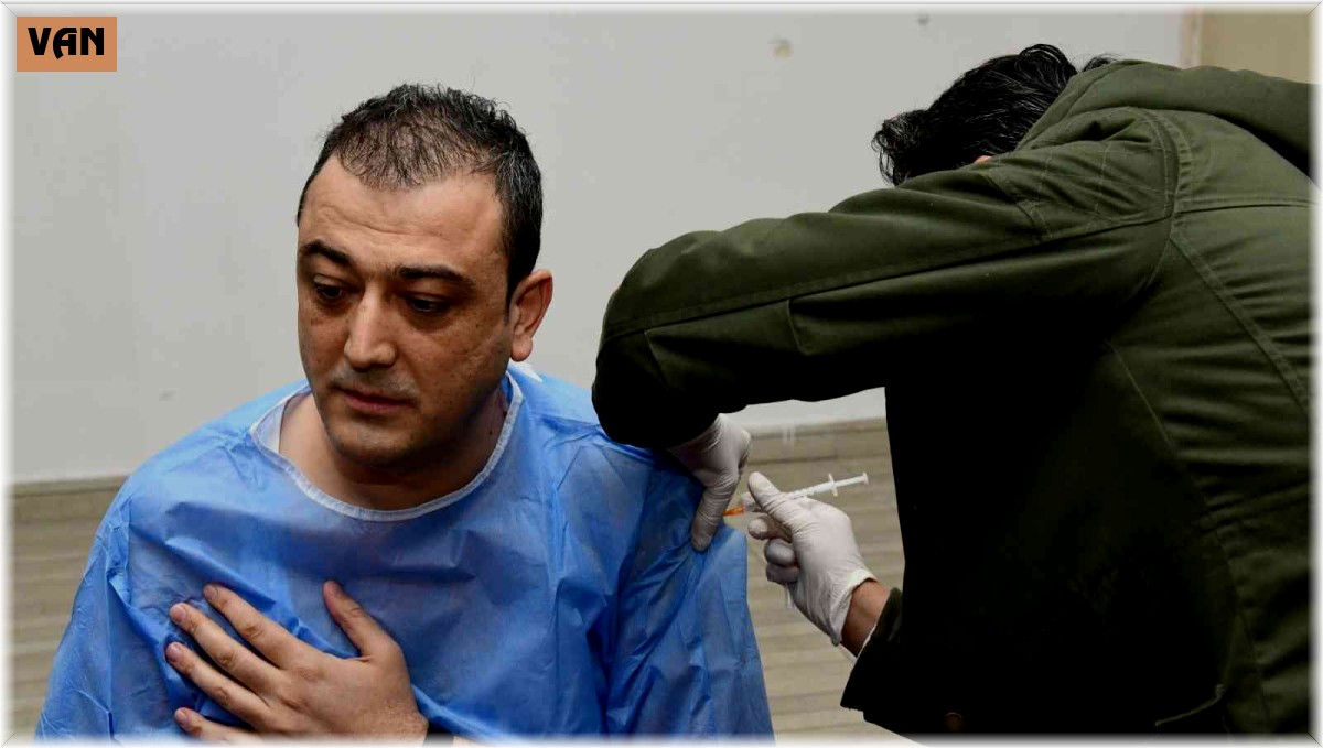 Vaka sayısının sıfır olduğu Çatak'ta 3. doz aşı seferberliği