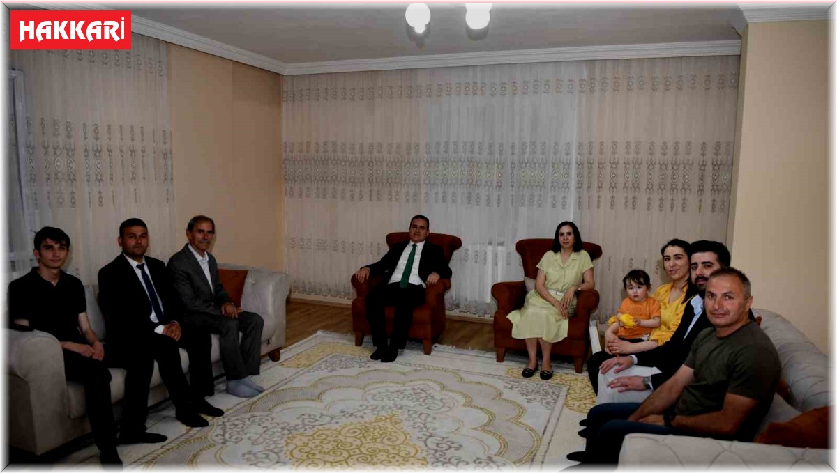 Vali Akbıyık bayramı vatandaşlarla geçirdi