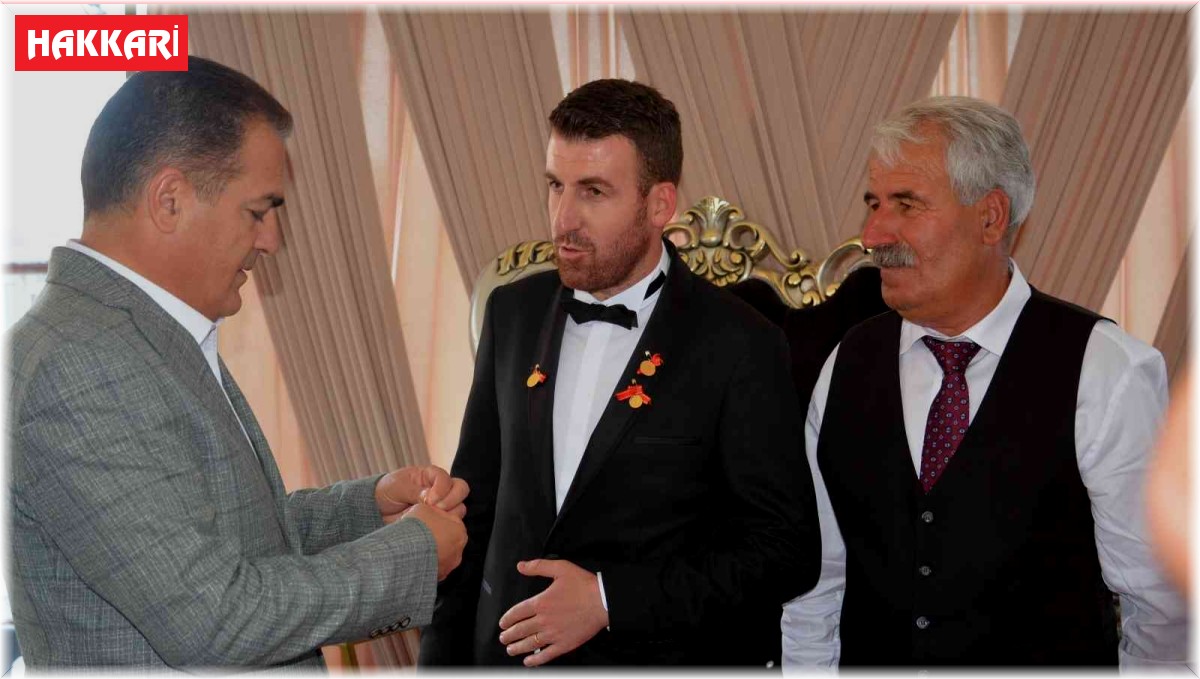 Vali Akbıyık, Çetin ailesinin düğün törenine katıldı