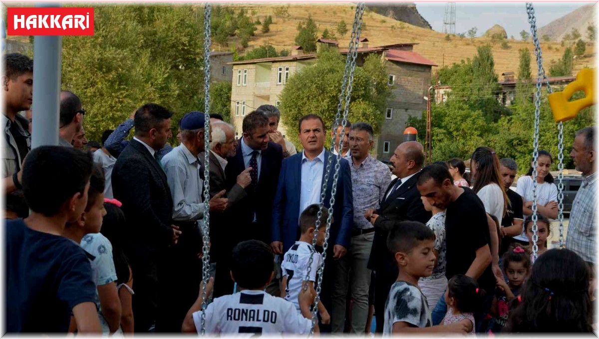 Vali Akbıyık, çocuk oyun parkı açılışını yaptı