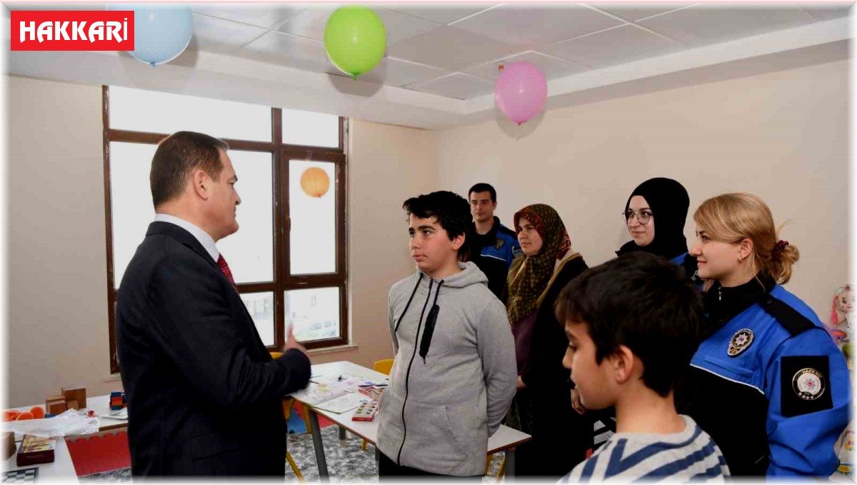 Vali Akbıyık, depremzedeleri yalnız bırakmıyor