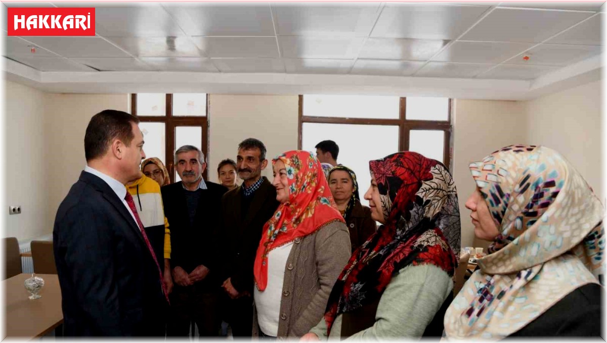 Vali Akbıyık depremzedelerle yakından ilgilendi