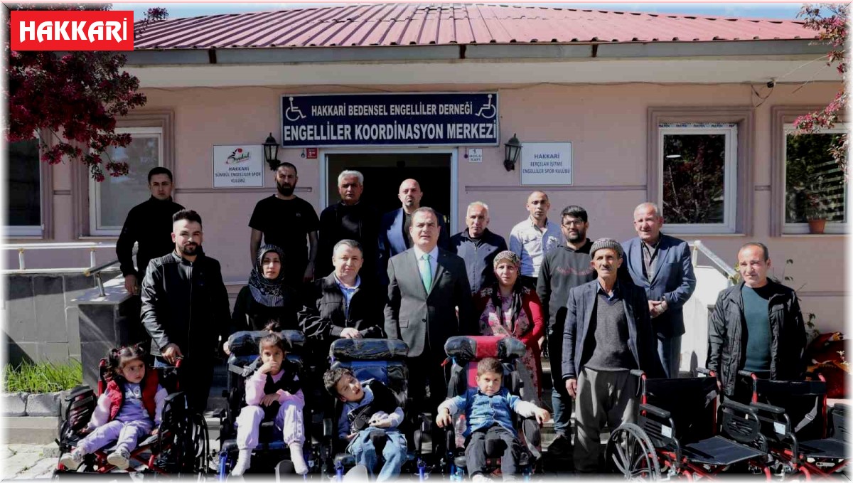 Vali Akbıyık engellilere sandalye dağıttı