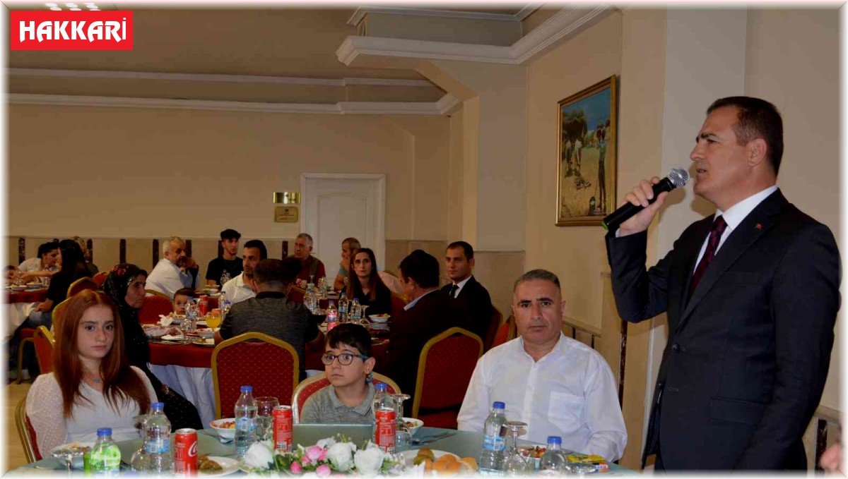 Vali Akbıyık gazi ve şehit aileleri ile bir araya geldi