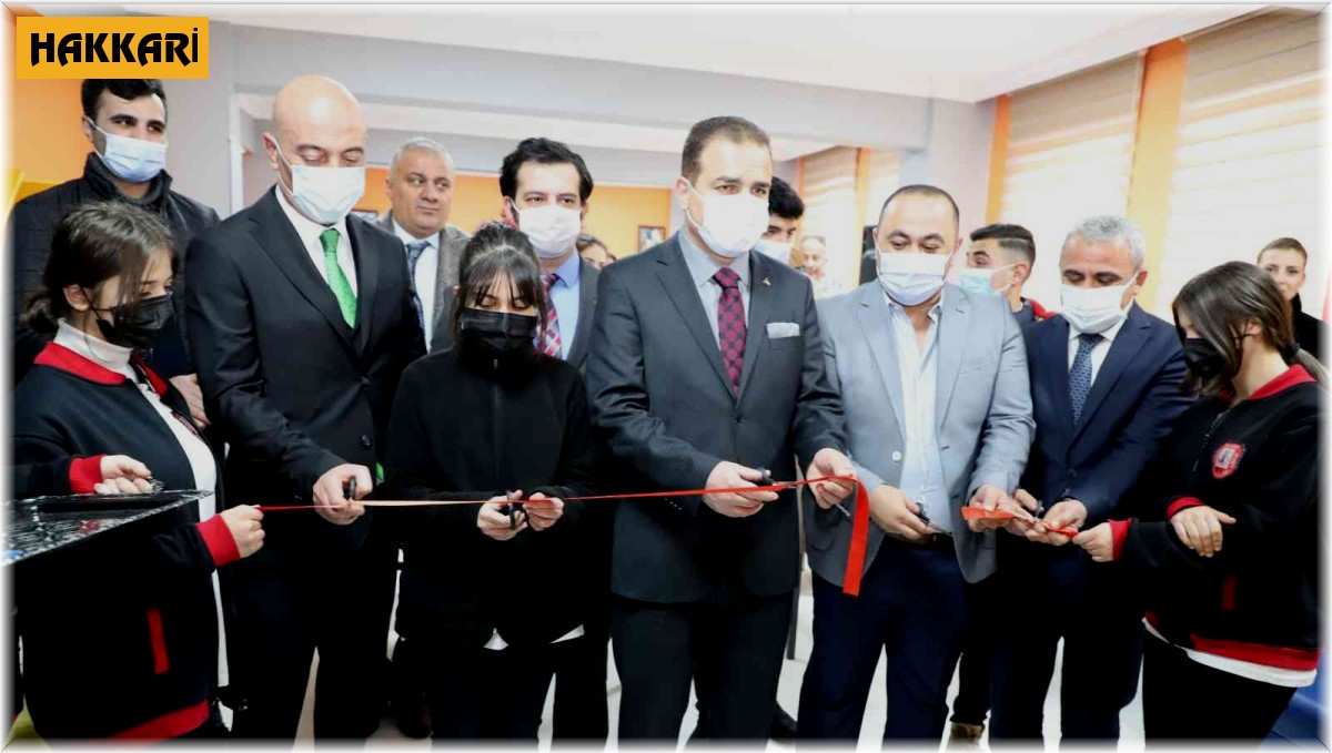 Vali Akbıyık 'Gençlik ve Gelecek' temalı söyleşiye katıldı