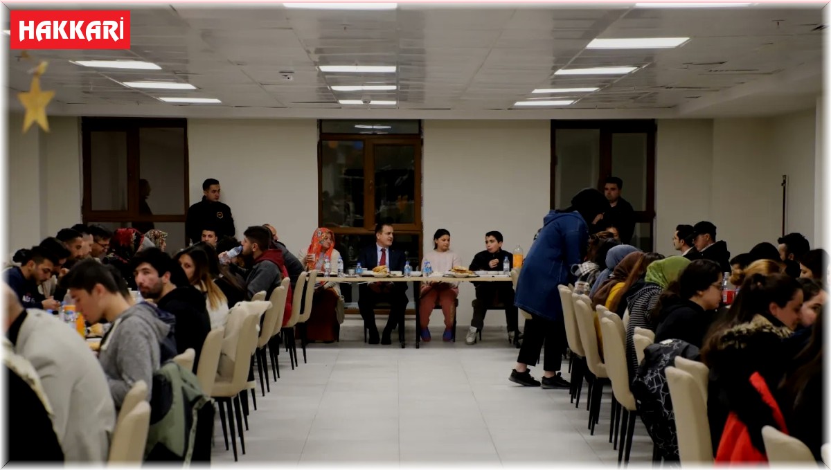 Vali Akbıyık, iftarda depremzedelerle bir adaya geldi