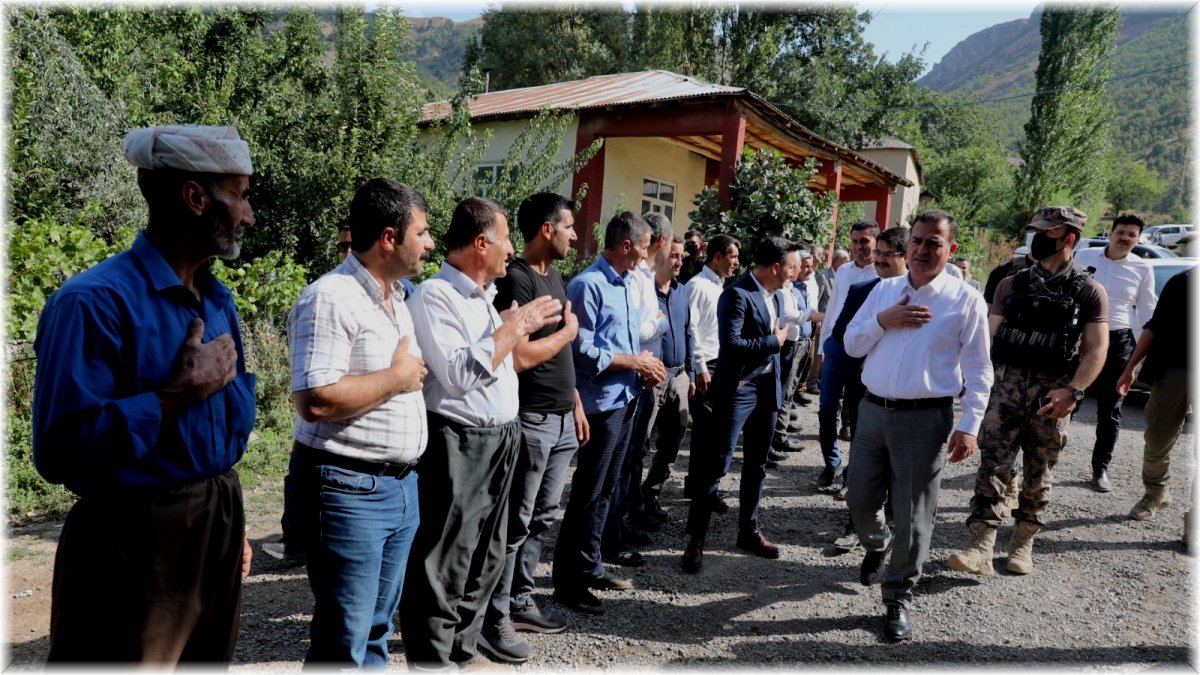 Vali Akbıyık, Irak sınırındaki ilçelerde incelemelerde bulundu