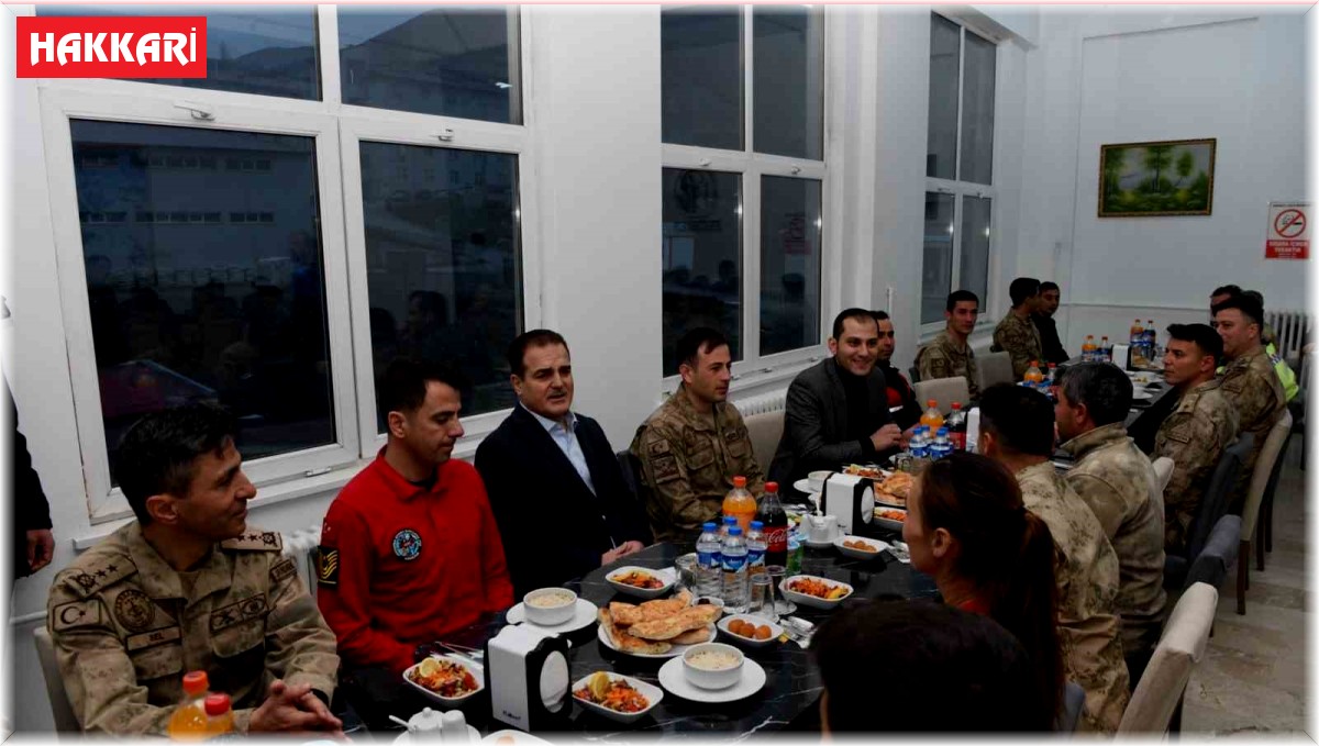 Vali Akbıyık, jandarma personeli ile iftar açtı