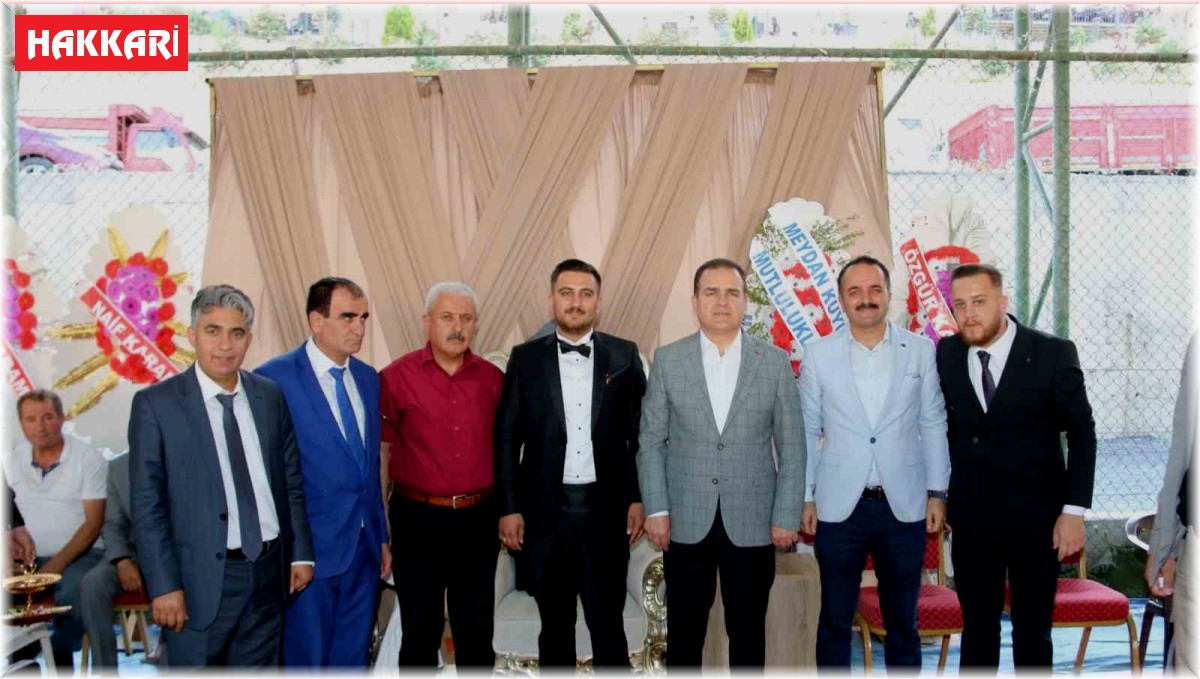 Vali Akbıyık, Karaman ailesinin düğün törenine katıldı