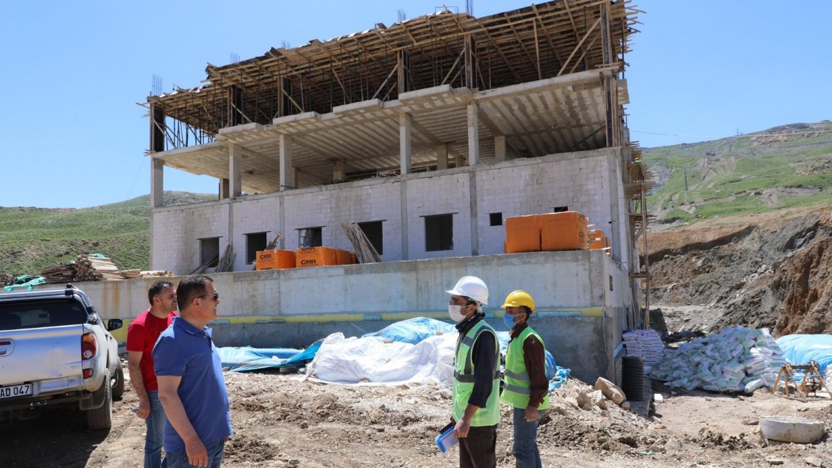 Vali Akbıyık, kayak merkezini ziyaret etti