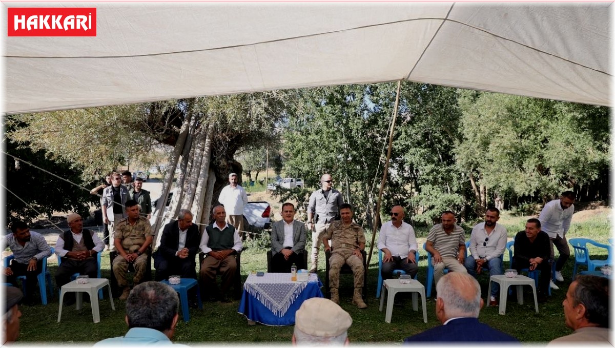 Vali Akbıyık, köy ziyaretlerinde vatandaşları dinledi