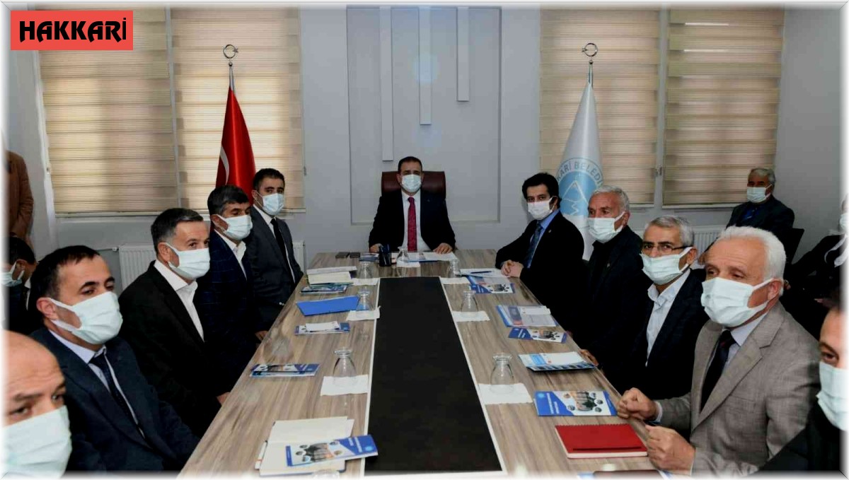 Vali Akbıyık, muhtarlarla bir araya geldi