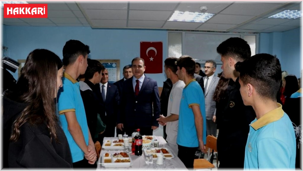 Vali Akbıyık öğrencilerle iftarda buluştu