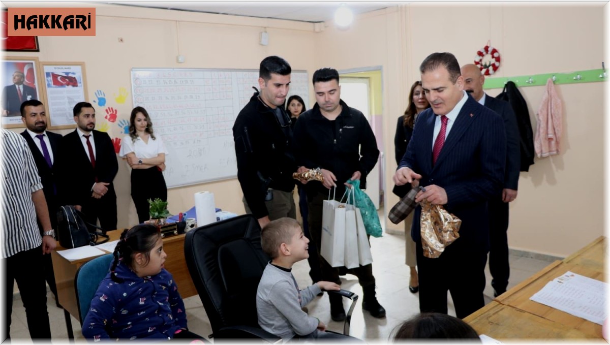 Vali Akbıyık: "Özel eğitim öğretmenlerimiz, kişilik oluşturan rol modellerdir"