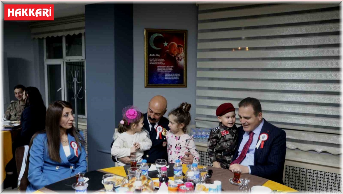 Vali Akbıyık, polisle iftarda bir araya geldi