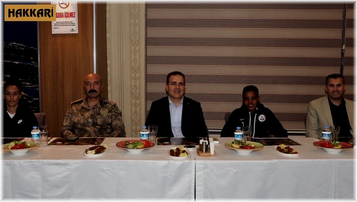 Vali Akbıyık sporcularla bir araya geldi