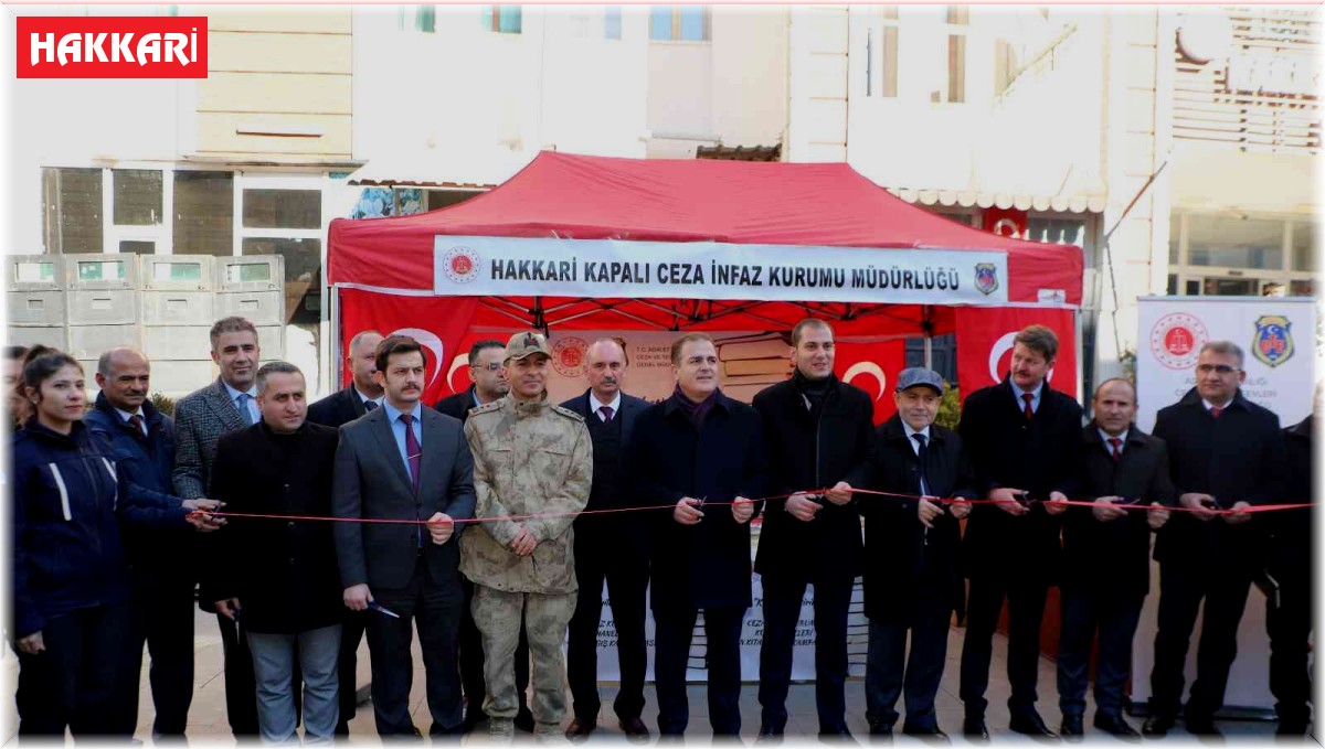 Vali Akbıyık'tan ceza infaz kurumuna kitap bağışı