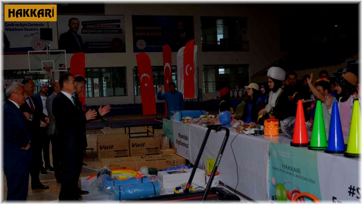 Vali Akbıyık'tan özel eğitimli okullara spor malzemesi dağıtımı