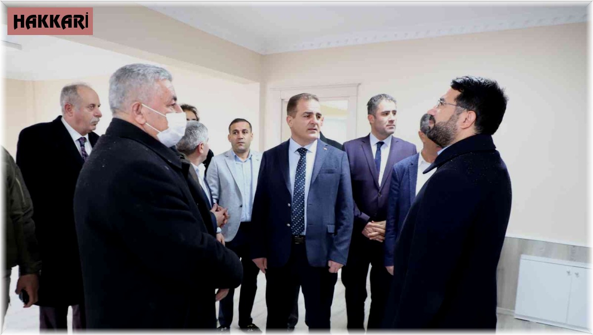 Vali Akbıyık, taziye evini ziyaret etti