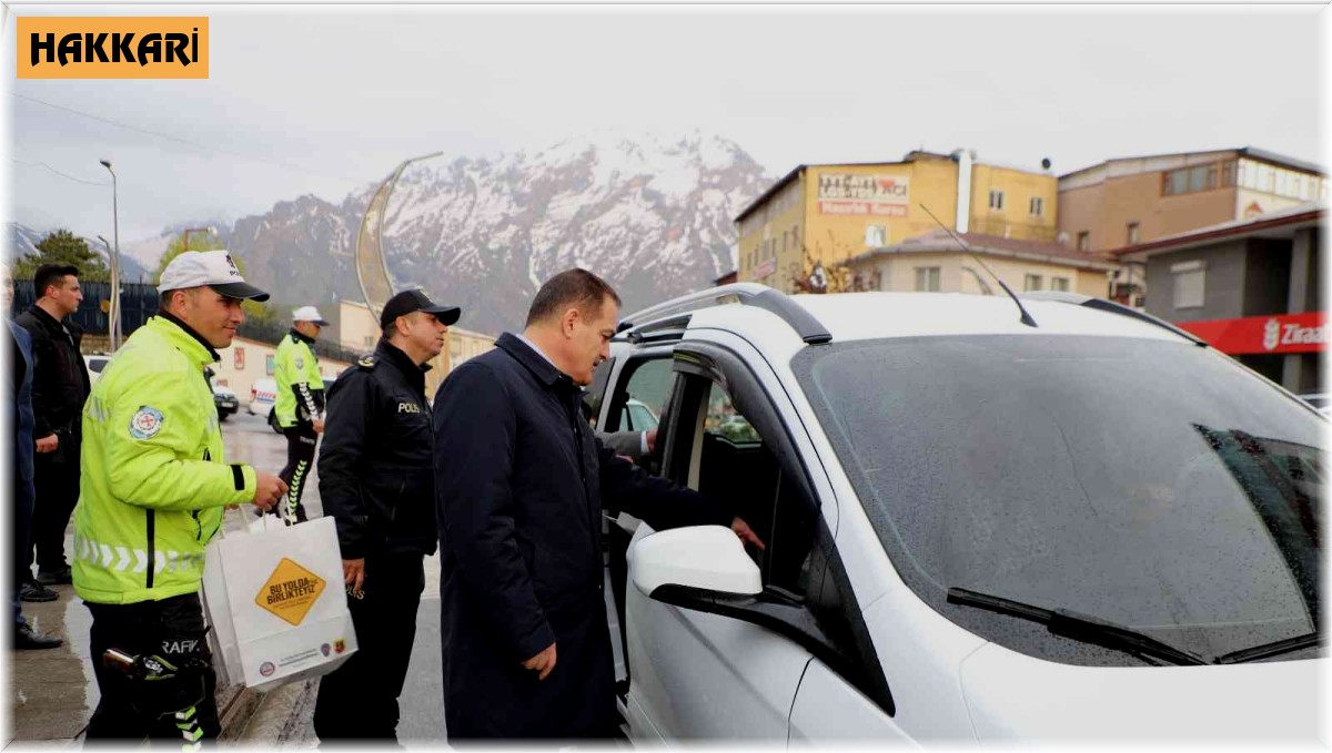 Vali Akbıyık, trafik uygulamasına katıldı