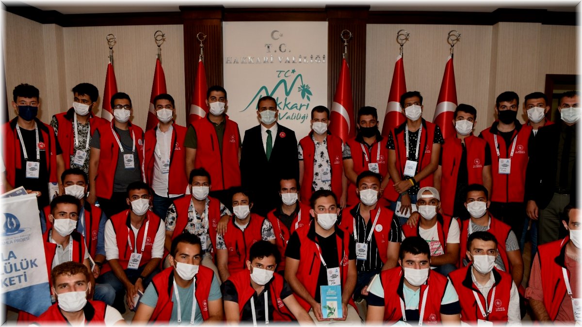 Vali Akbıyık, üniversite öğrencilerle bir araya geldi