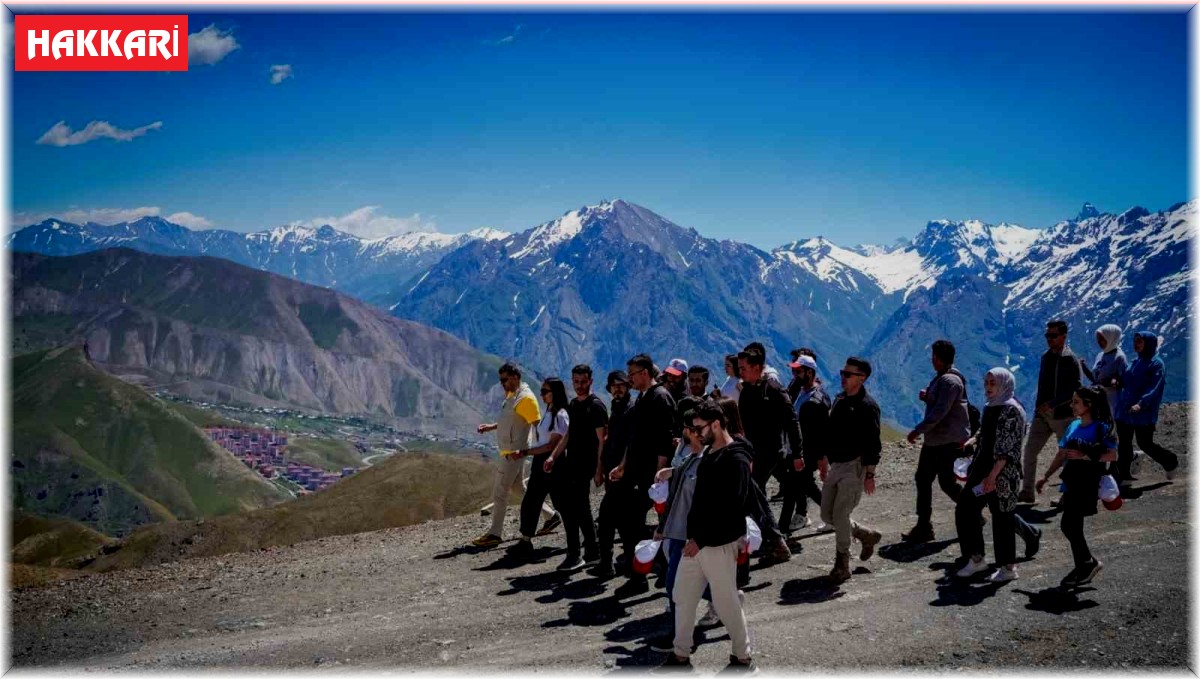 Vali Ali Çelik 19 Mayıs yürüyüşüne katıldı