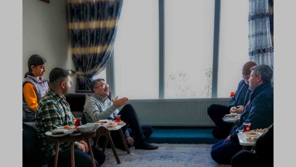 Vali Ali Çelik'ten Şehit Er Halit Tatlı'nın ailesine ziyaret