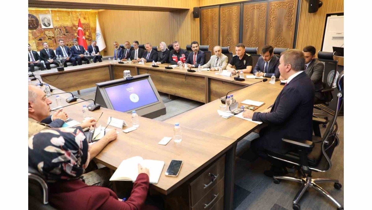 Vali Aydoğdu, birim amirleriyle toplantı yaptı