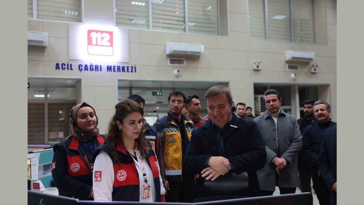 Vali Aydoğdu'dan 112 Acil Çağrı Merkezi'ne yılbaşı ziyareti