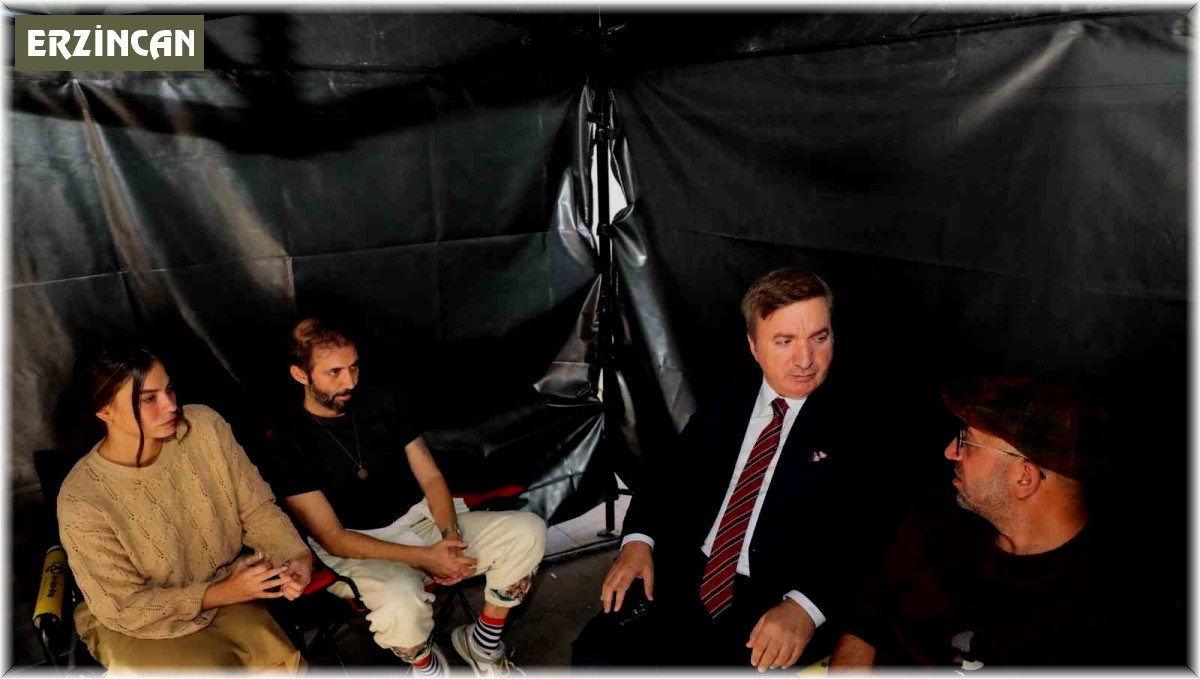 Vali Aydoğdu Erzincan'da çekimleri devam eden filmin oyuncularıyla bir araya geldi