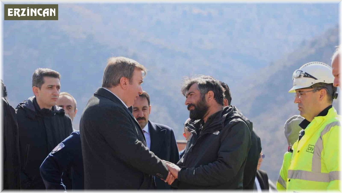 Vali Aydoğdu, göçük altında kalan işçilerin ailelerini ziyaret etti