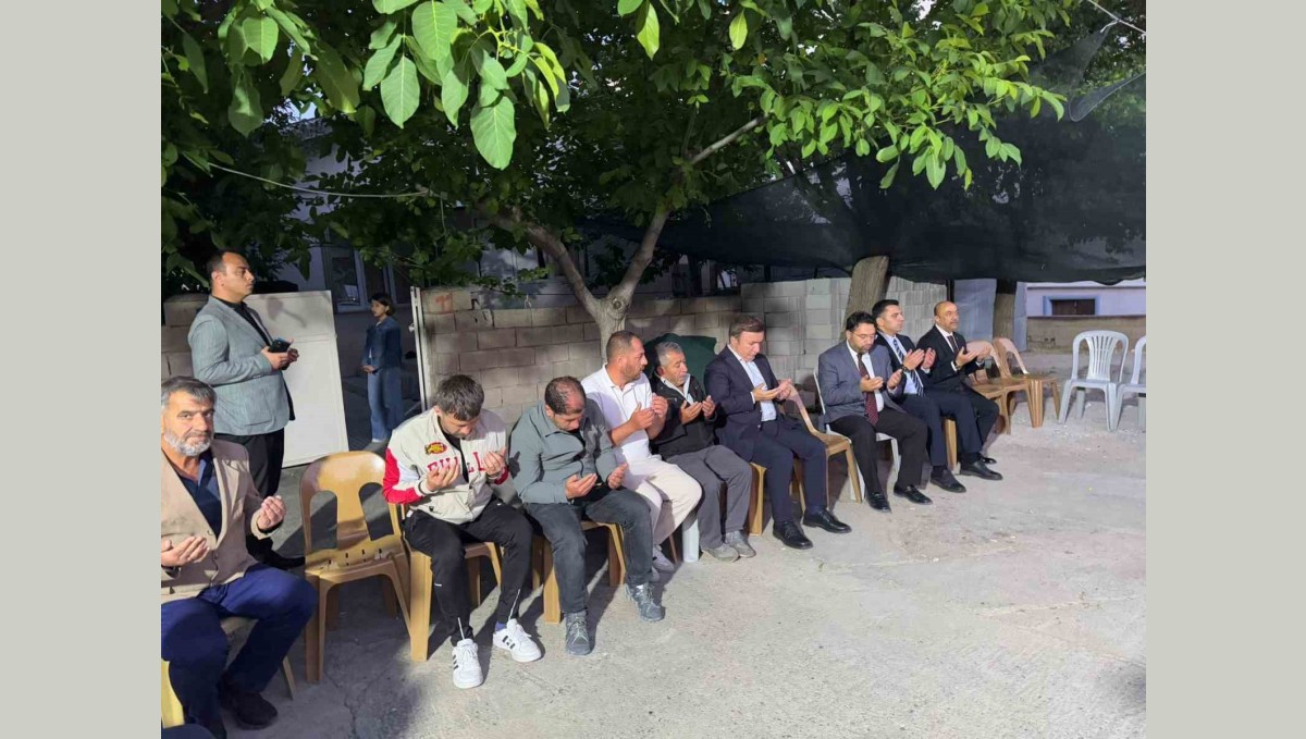 Vali Aydoğdu, motosiklet kazasında hayatını kaybeden kızların ailelerine taziyede bulundu